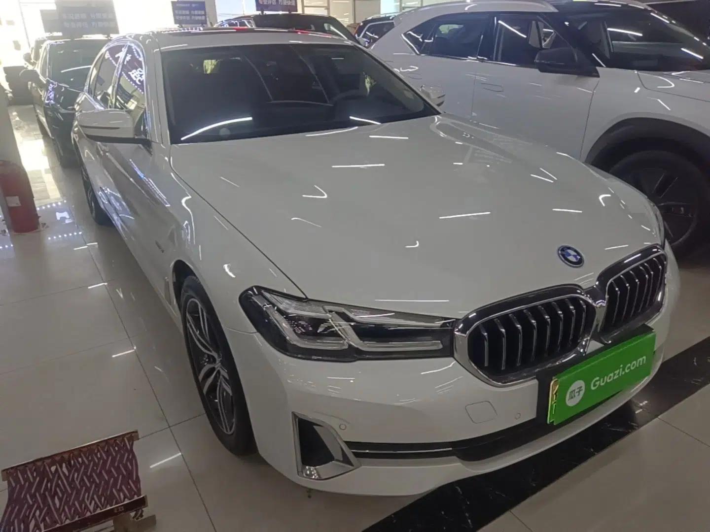 BMW 5 Series New Energy 2022 Restyled 535Le M Sport Package — миниатюра 3