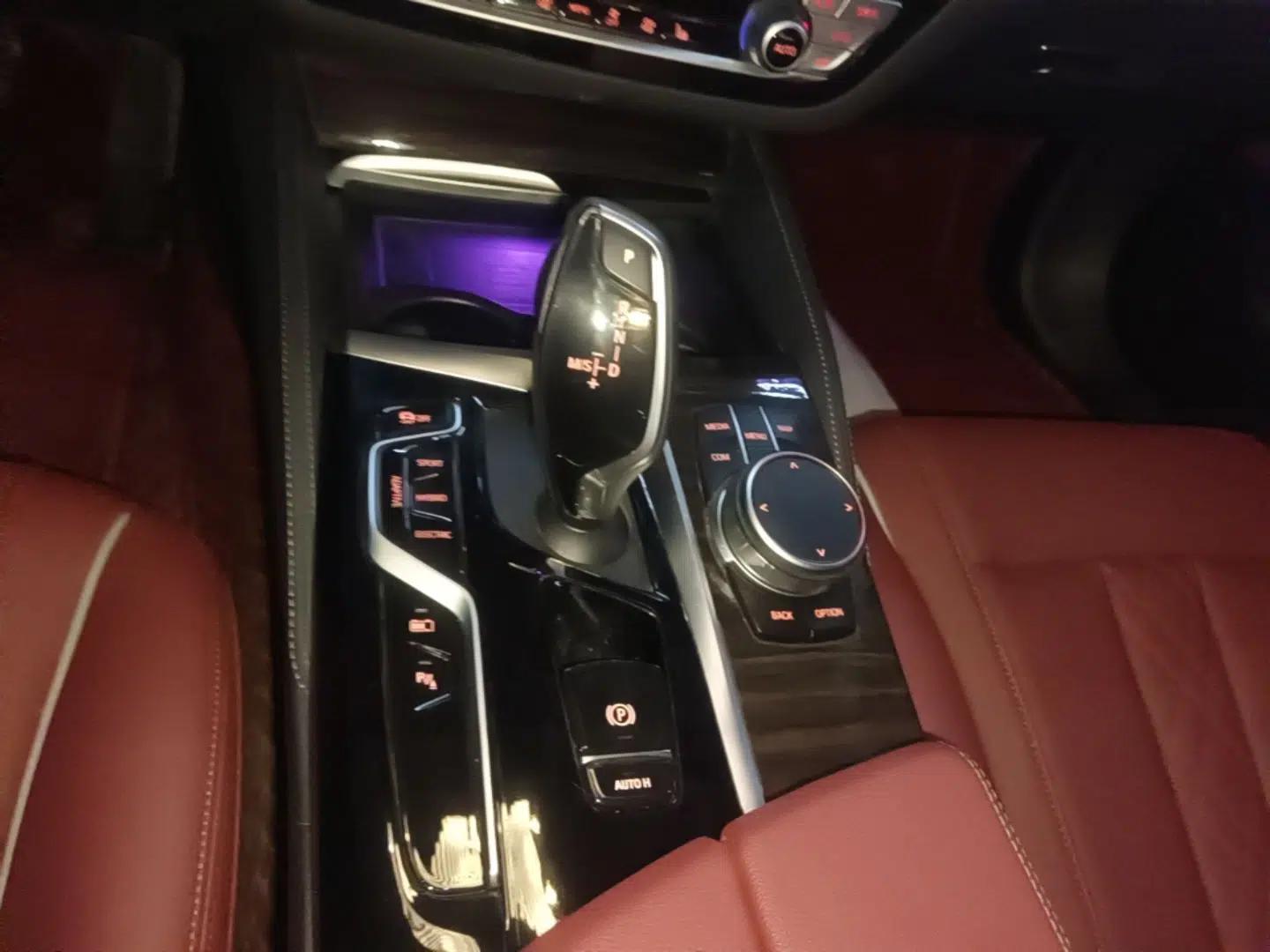BMW 5 Series New Energy 2022 Restyled 535Le M Sport Package — миниатюра 23