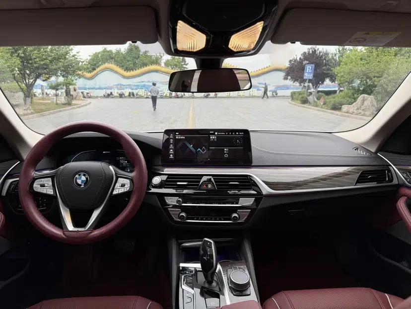 BMW 5 Series New Energy 2022 Restyled 535Le M Sport Package — миниатюра 30