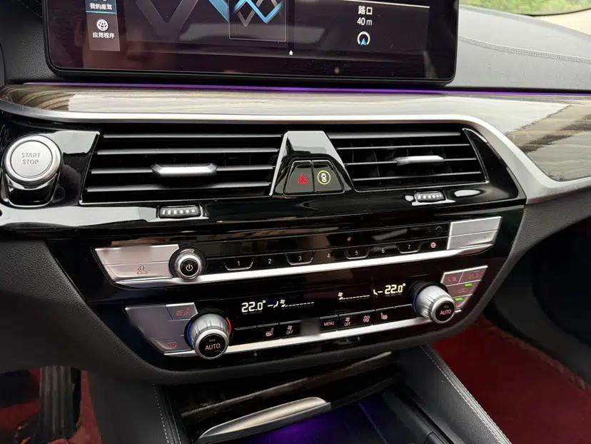 BMW 5 Series New Energy 2022 Restyled 535Le M Sport Package — миниатюра 32