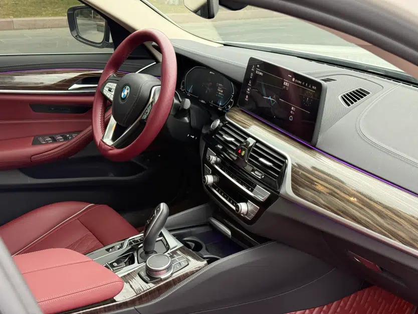 BMW 5 Series New Energy 2022 Restyled 535Le M Sport Package — миниатюра 35
