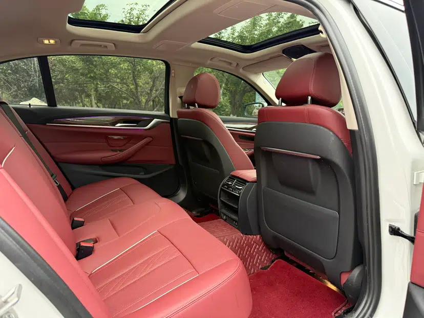 BMW 5 Series New Energy 2022 Restyled 535Le M Sport Package — миниатюра 37