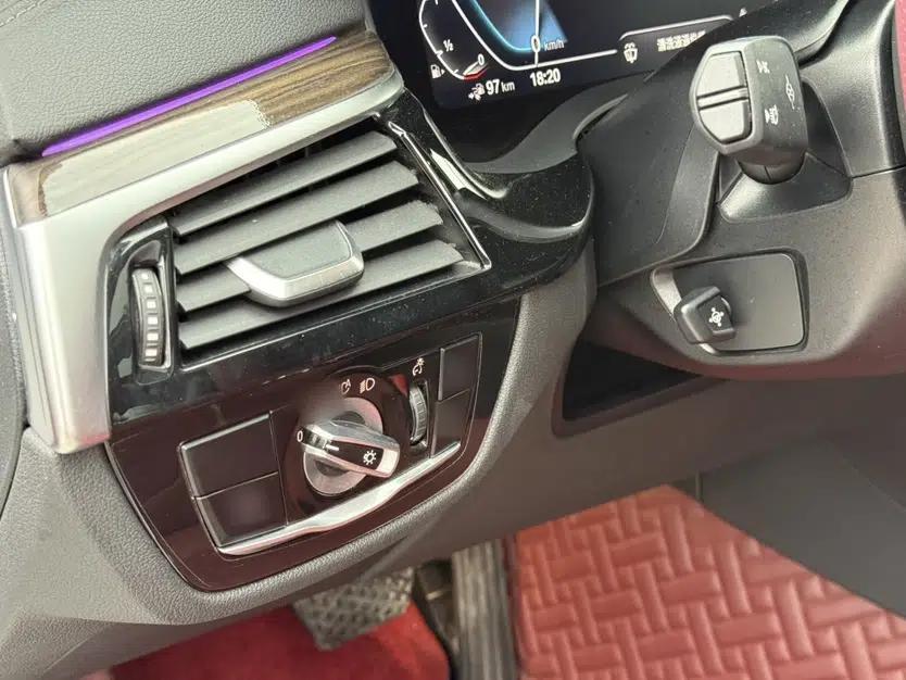 BMW 5 Series New Energy 2022 Restyled 535Le M Sport Package — миниатюра 38