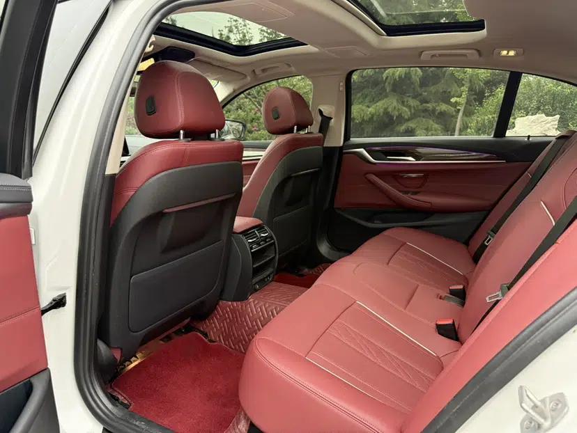 BMW 5 Series New Energy 2022 Restyled 535Le M Sport Package — миниатюра 39