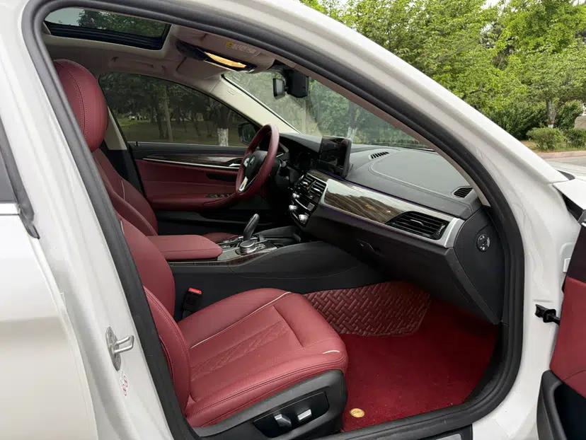 BMW 5 Series New Energy 2022 Restyled 535Le M Sport Package — миниатюра 40