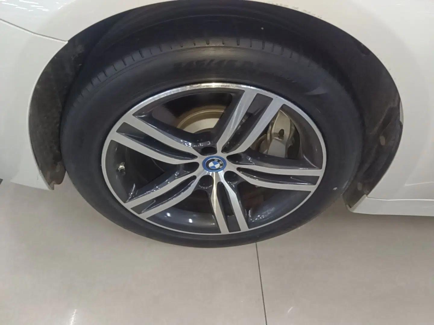 BMW 5 Series New Energy 2022 Restyled 535Le M Sport Package — миниатюра 10
