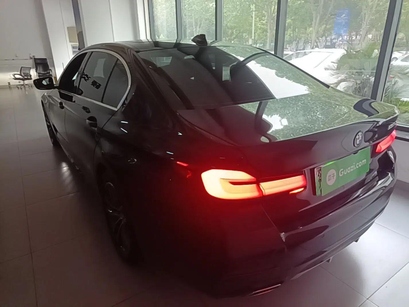 BMW 5 Series New Energy 2022 Second Facelift 535Le M Sport Package — миниатюра 4