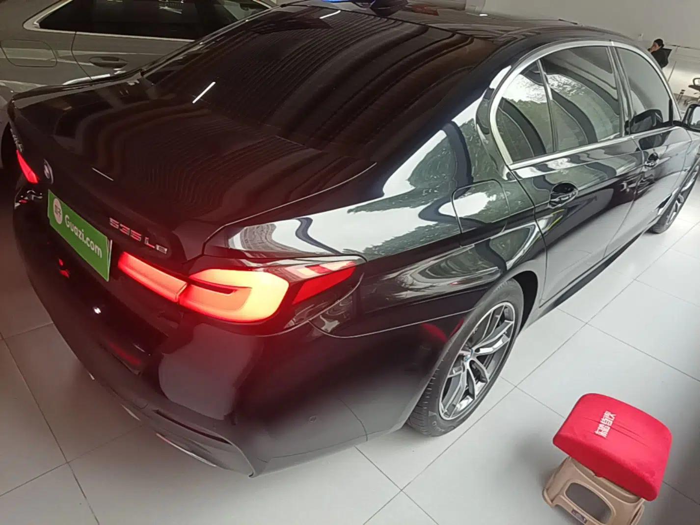 BMW 5 Series New Energy 2022 Second Facelift 535Le M Sport Package — миниатюра 6