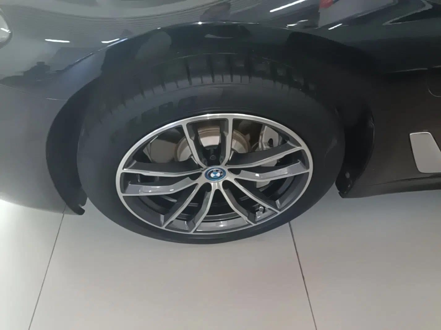 BMW 5 Series New Energy 2022 Second Facelift 535Le M Sport Package — миниатюра 10