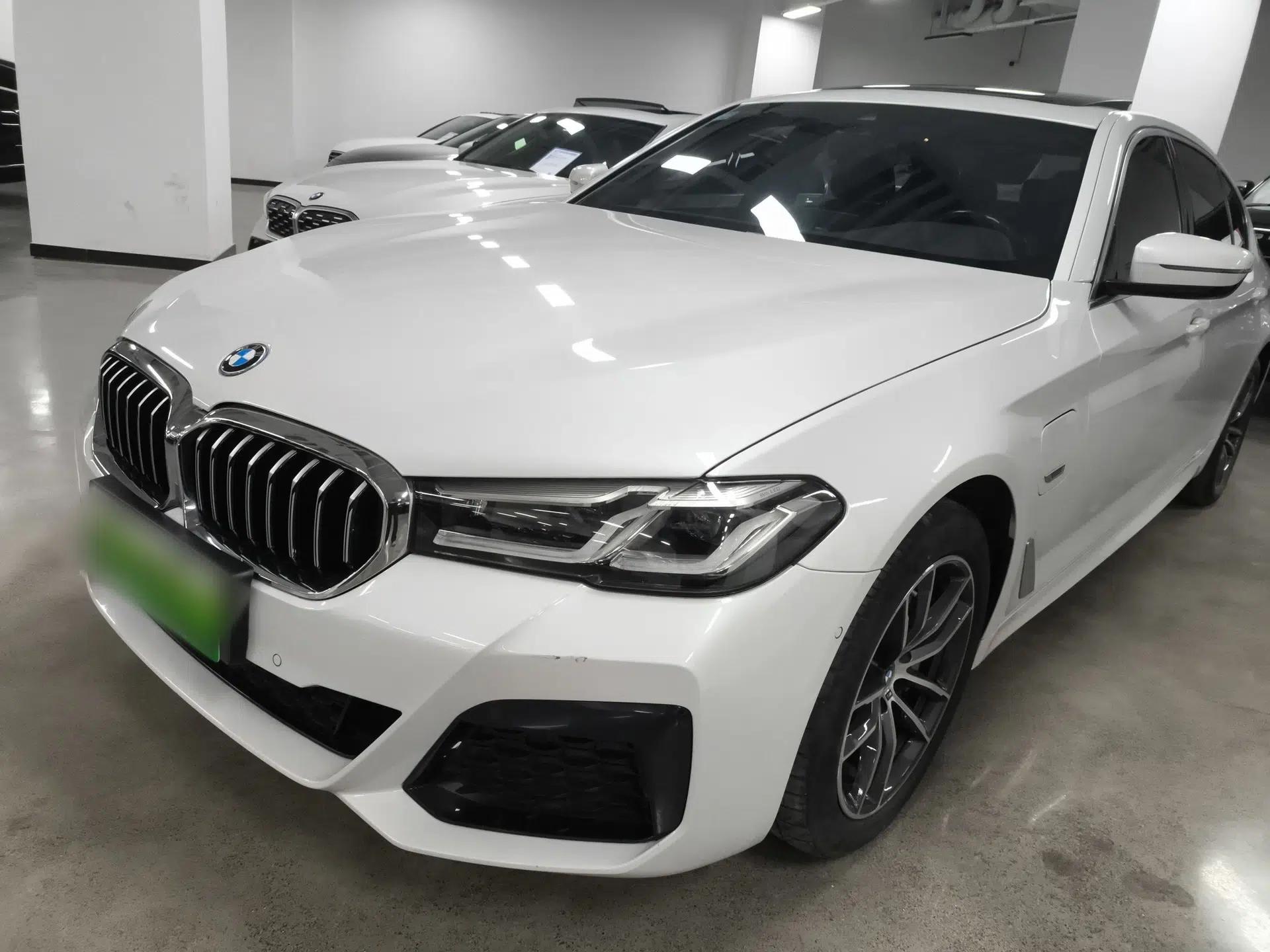 BMW 5 Series New Energy 2022 Restyled 535Le M Sport Package — миниатюра 1