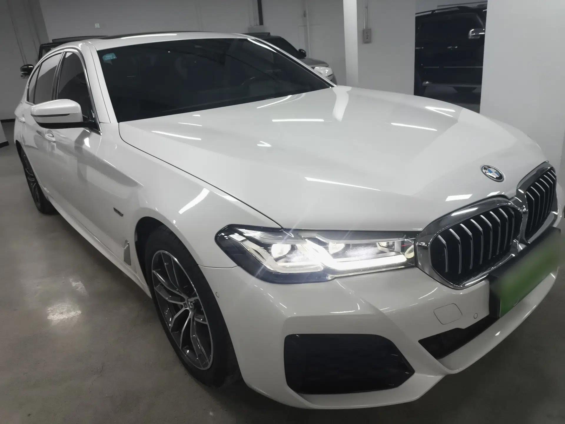 BMW 5 Series New Energy 2022 Restyled 535Le M Sport Package — миниатюра 12