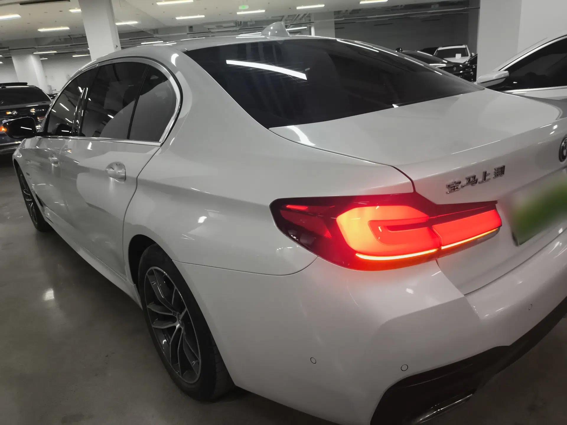 BMW 5 Series New Energy 2022 Restyled 535Le M Sport Package — миниатюра 4