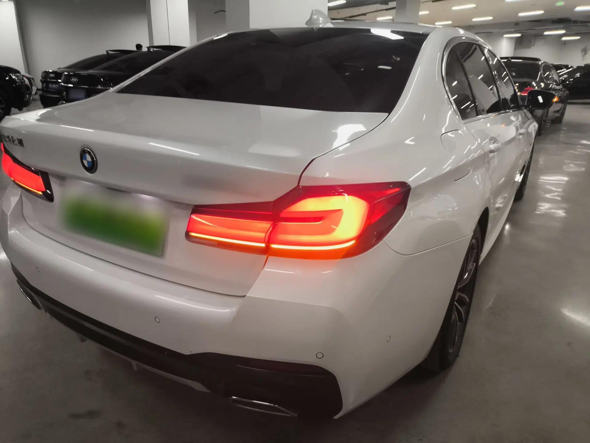 BMW 5 Series New Energy 2022 Restyled 535Le M Sport Package — миниатюра 6