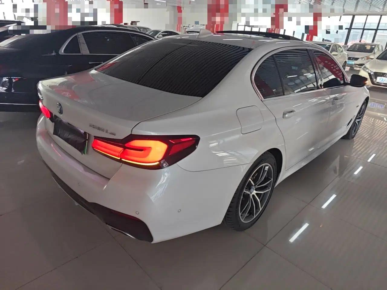 BMW 5 Series New Energy 2022 Second Facelift 535Le M Sport Package — миниатюра 6