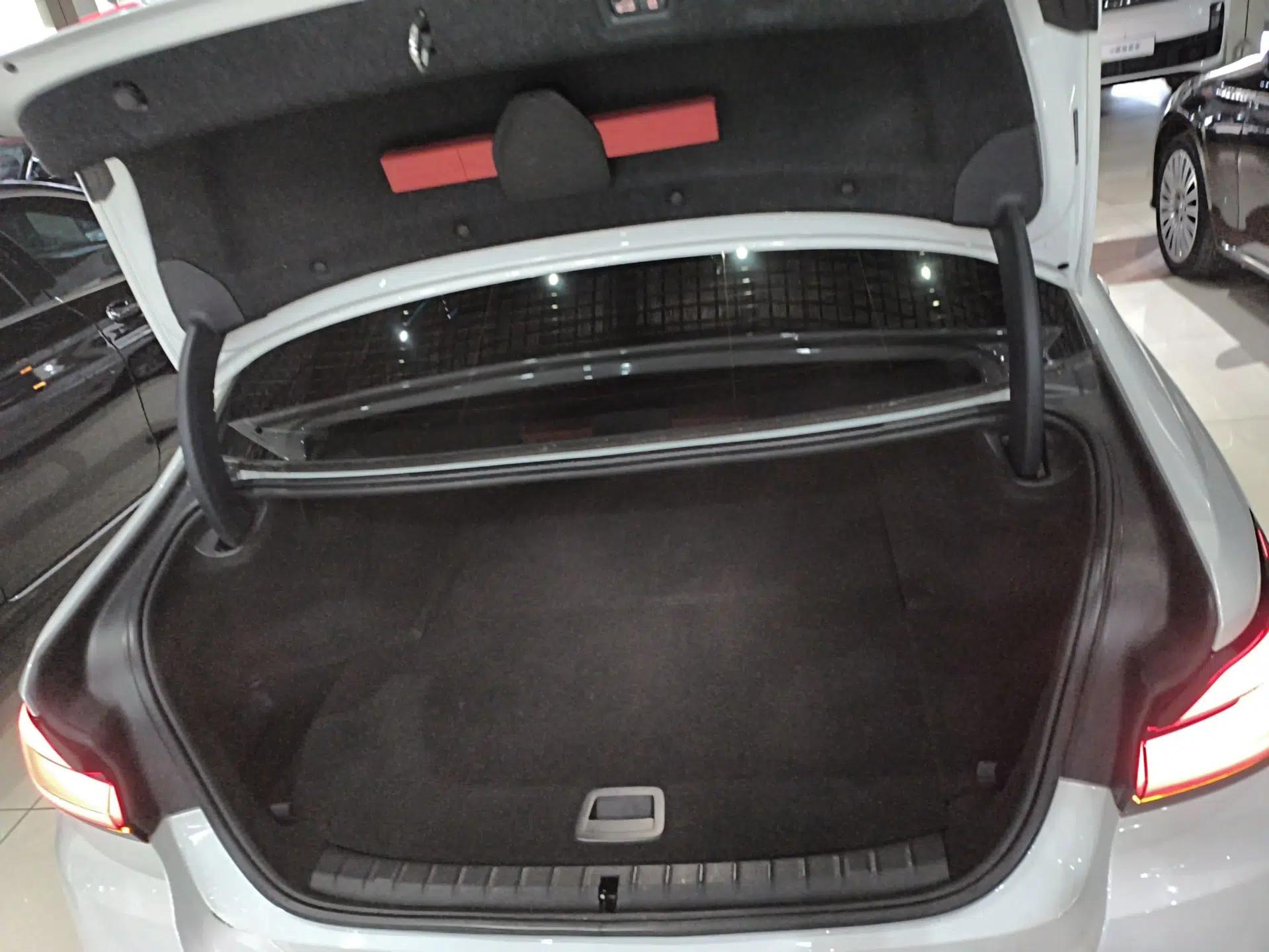 BMW 5 Series New Energy 2021 535Le Luxury Package — миниатюра 22