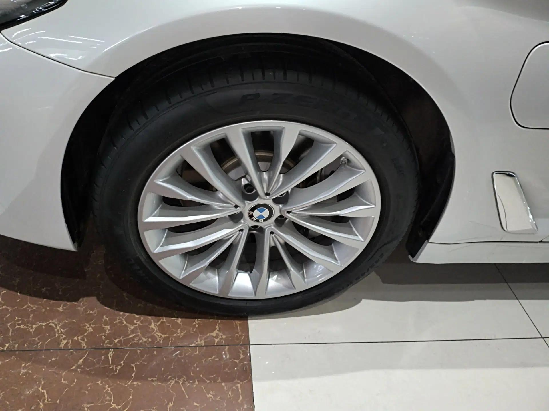 BMW 5 Series New Energy 2021 535Le Luxury Package — миниатюра 10