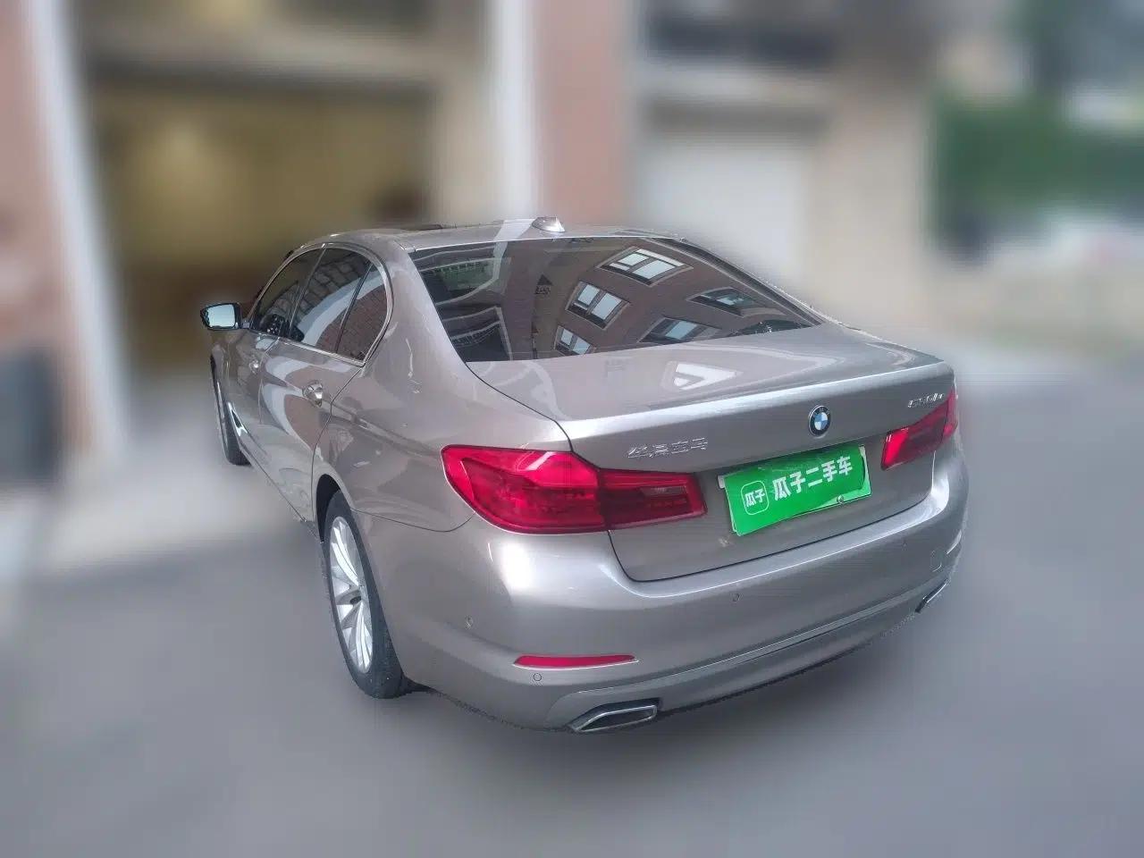 BMW 5 Series New Energy 2020 Mileage Upgrade Version 530Le Pioneer Edition — миниатюра 4