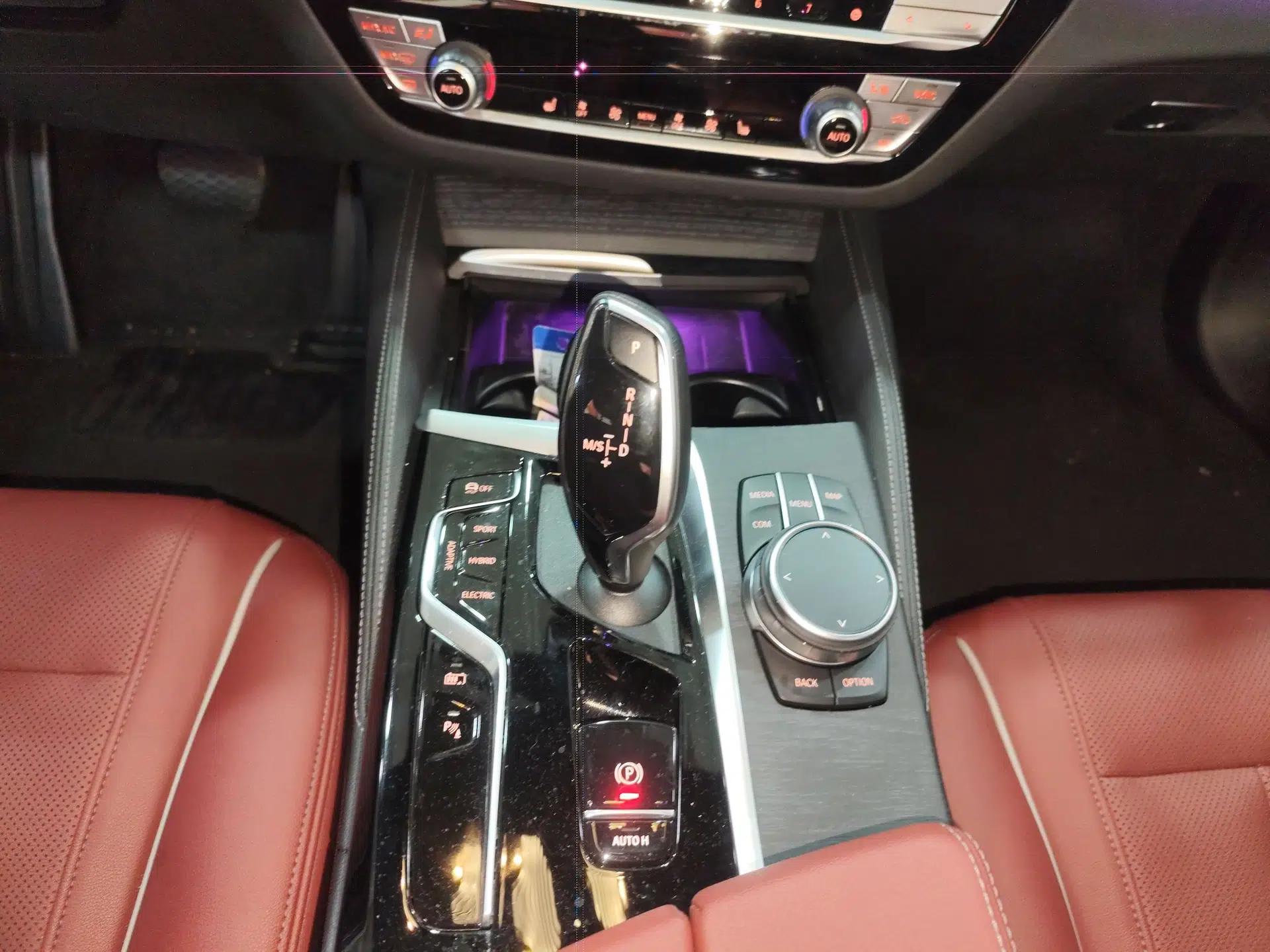 BMW 5 Series New Energy 2022 Second Facelift 535Le M Sport Package — миниатюра 16