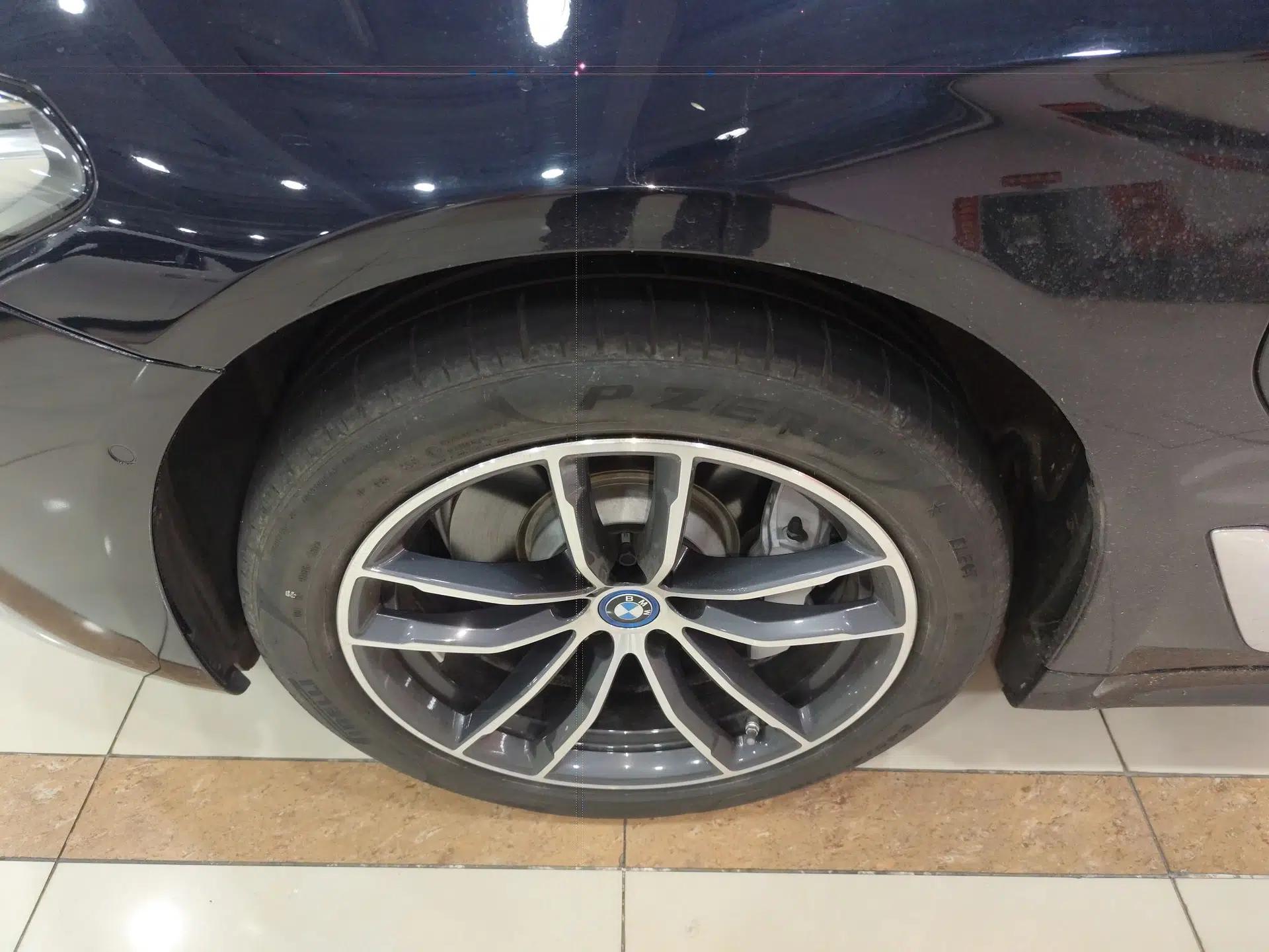 BMW 5 Series New Energy 2022 Second Facelift 535Le M Sport Package — миниатюра 10