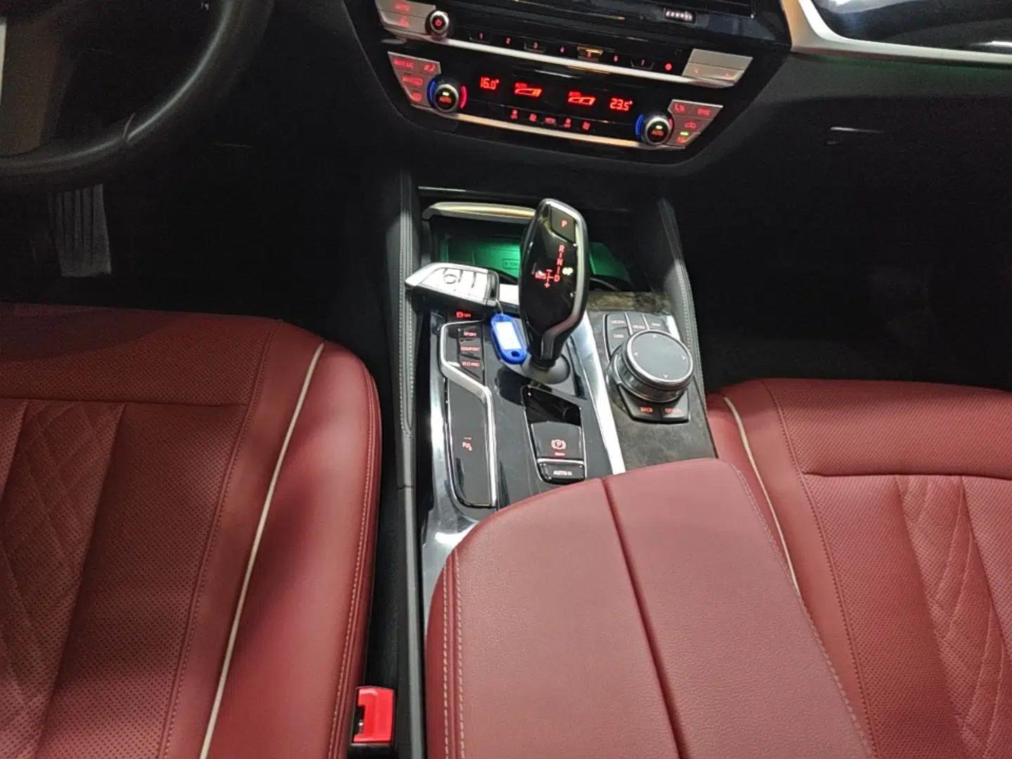 BMW 5 Series 2022 Second Facelift 525Li M Sport Package — миниатюра 16
