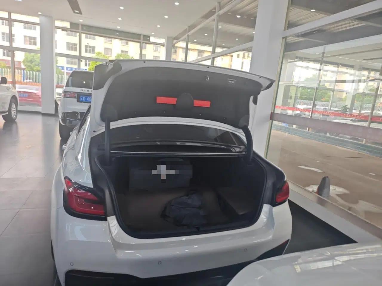 BMW 5 Series New Energy 2022 535Le Pioneer Edition M Sport Package — миниатюра 27