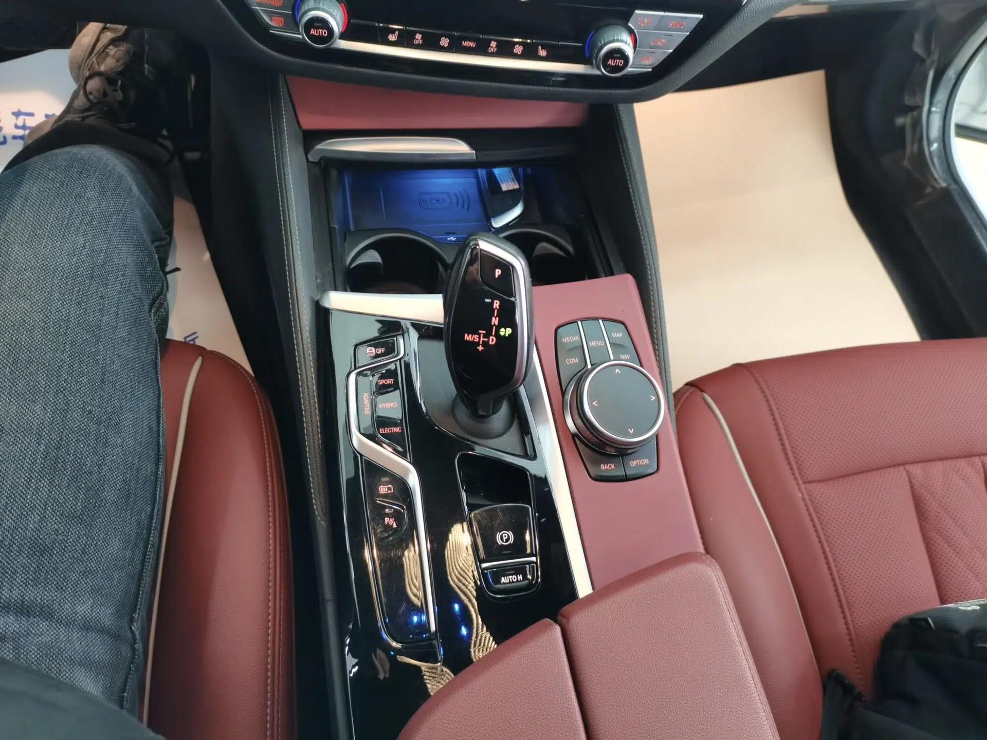 BMW 5 Series New Energy 2022 Second Facelift 535Le M Sport Package — миниатюра 16