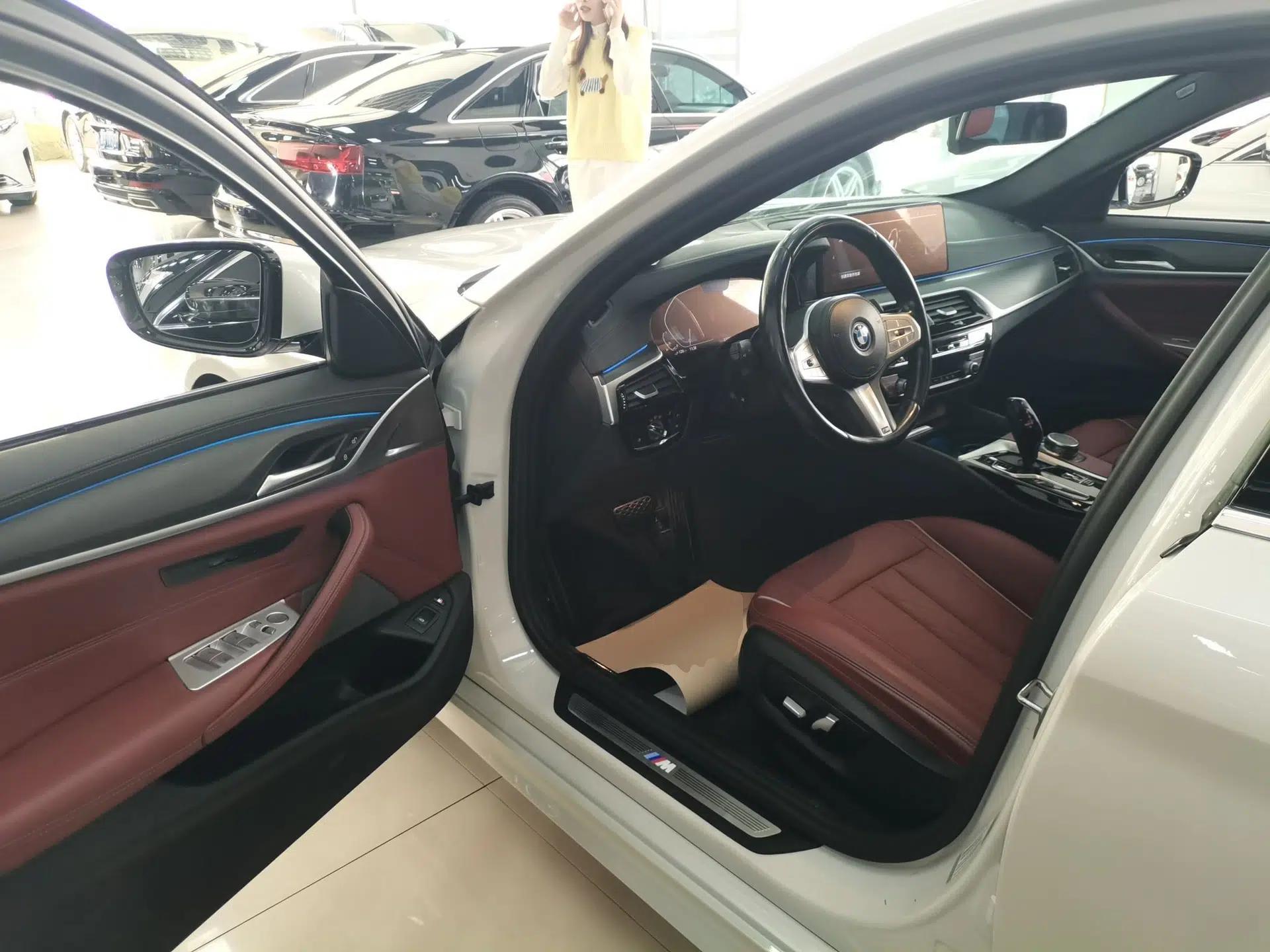 BMW 5 Series New Energy 2022 Second Facelift 535Le M Sport Package — миниатюра 18