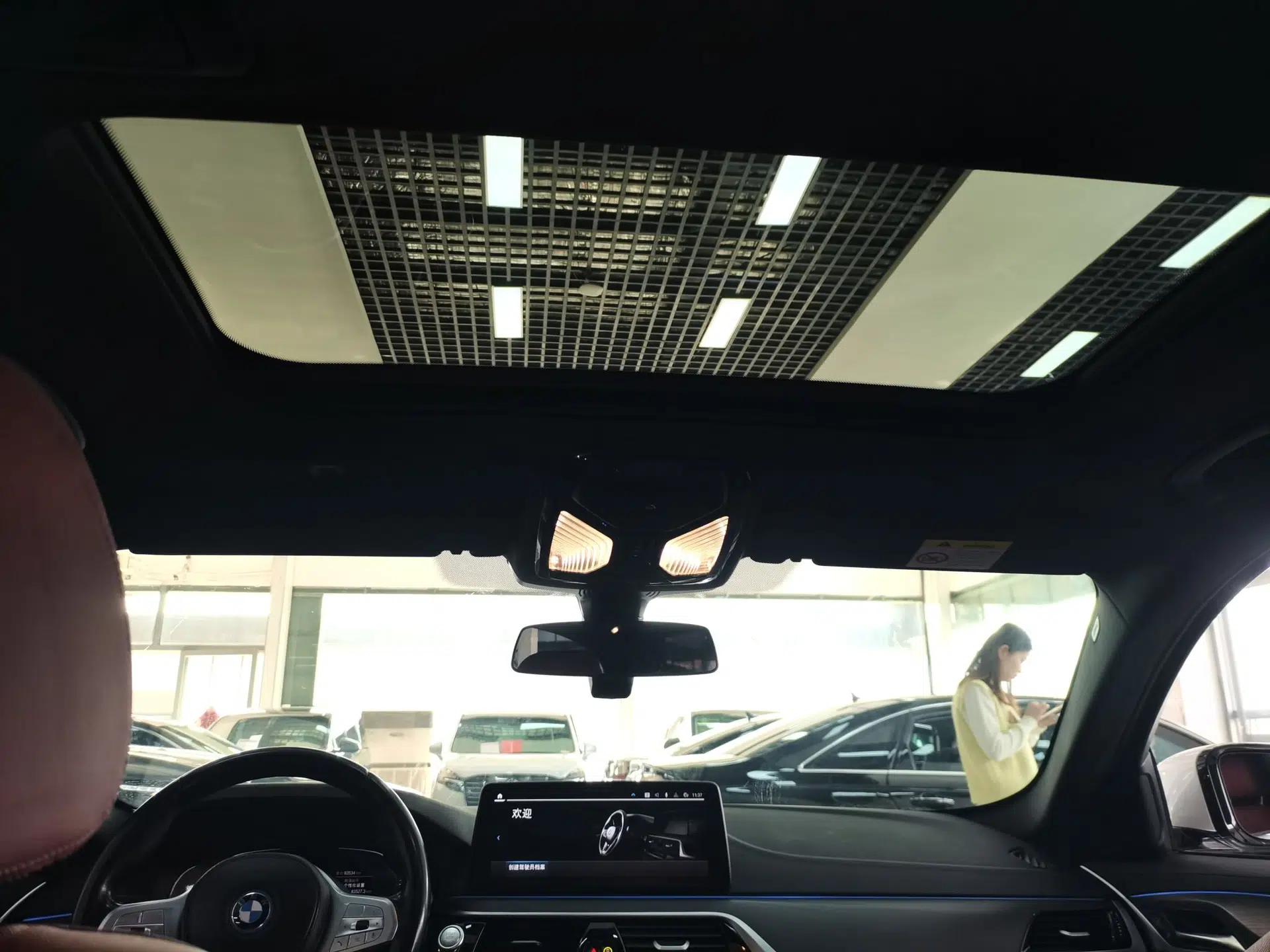 BMW 5 Series New Energy 2022 Second Facelift 535Le M Sport Package — миниатюра 21