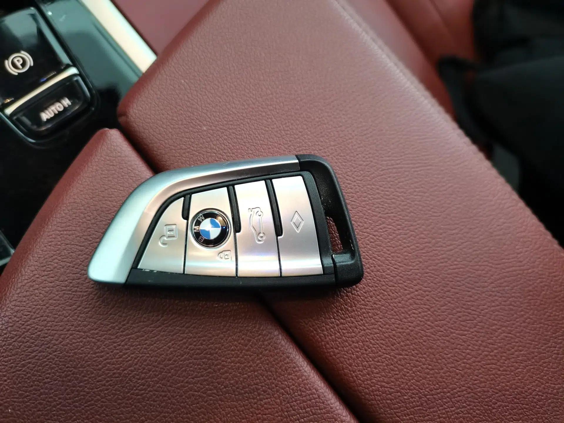 BMW 5 Series New Energy 2022 Second Facelift 535Le M Sport Package — миниатюра 23