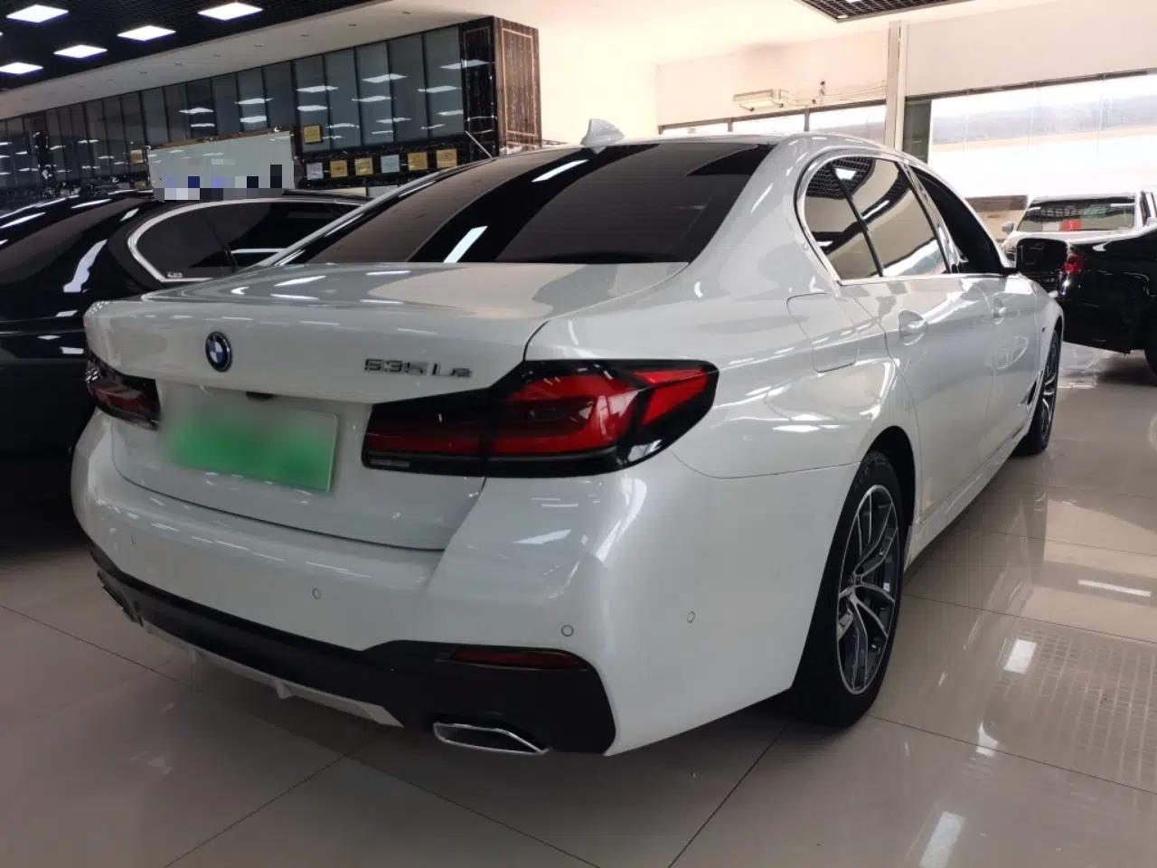 BMW 5 Series New Energy 2022 Second Facelift 535Le M Sport Package — миниатюра 4