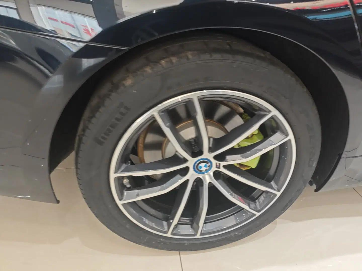 BMW 5 Series New Energy 2022 Restyled 535Le Pioneer Edition M Sport Package — миниатюра 11