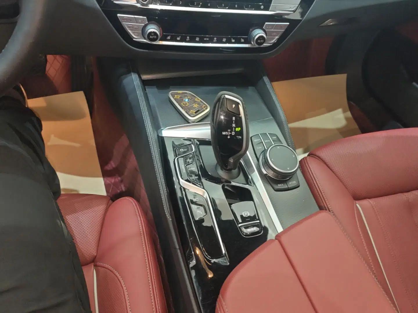 BMW 5 Series New Energy 2022 Restyled 535Le Pioneer Edition M Sport Package — миниатюра 16