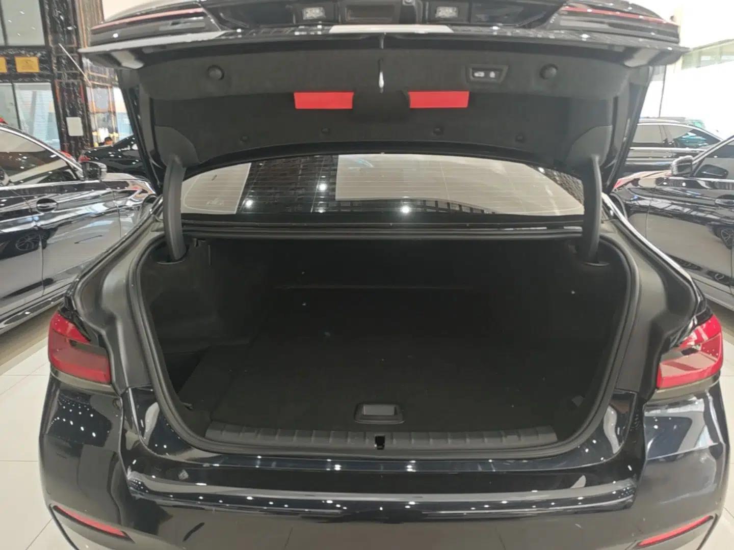 BMW 5 Series New Energy 2022 Restyled 535Le Pioneer Edition M Sport Package — миниатюра 22