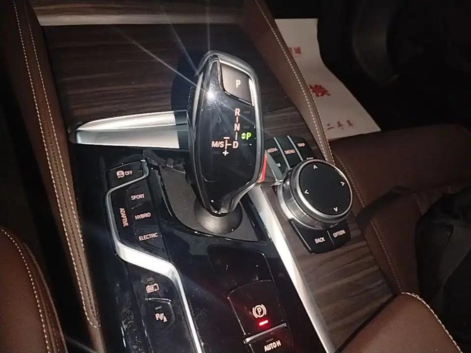 BMW 5 Series New Energy 2022 Updated Version 535Le Luxury Package — миниатюра 16