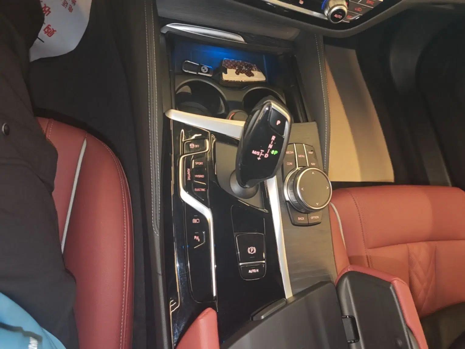 BMW 5 Series New Energy 2022 Second Facelift 535Le M Sport Package — миниатюра 16