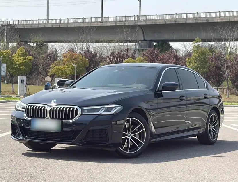 BMW 5 Series New Energy 2022 Restyled 535Le M Sport Package — миниатюра 1