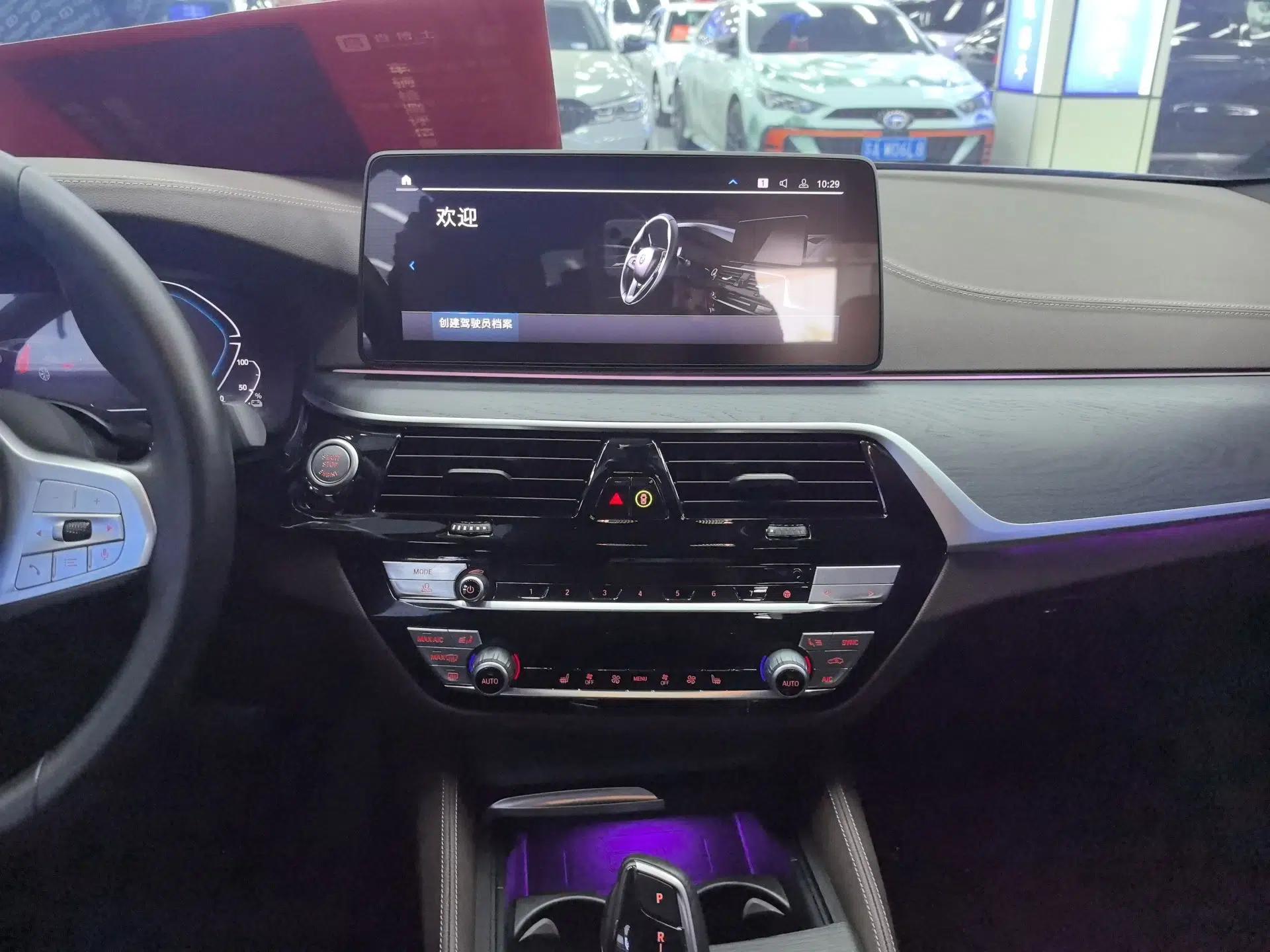 BMW 5 Series New Energy 2022 Restyled 535Le M Sport Package — миниатюра 13