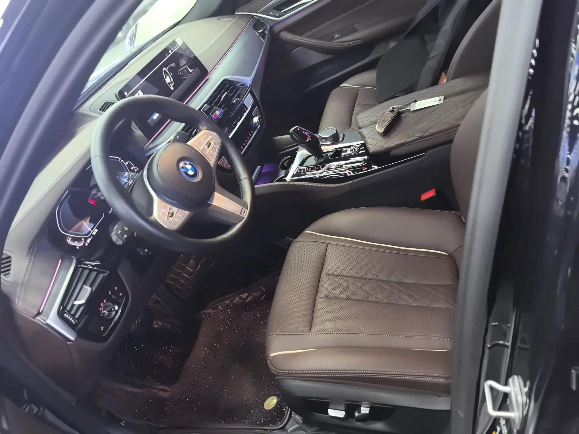 BMW 5 Series New Energy 2022 Restyled 535Le M Sport Package — миниатюра 15