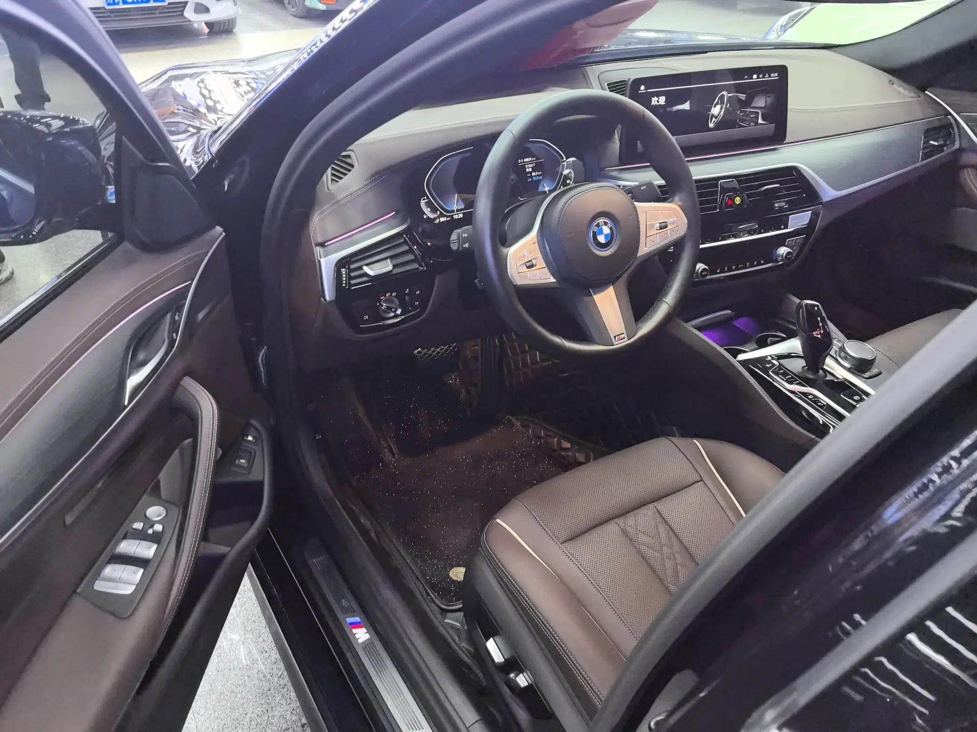 BMW 5 Series New Energy 2022 Restyled 535Le M Sport Package — миниатюра 16