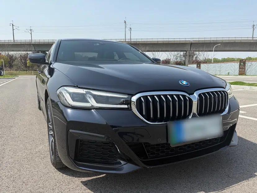 BMW 5 Series New Energy 2022 Restyled 535Le M Sport Package — миниатюра 4