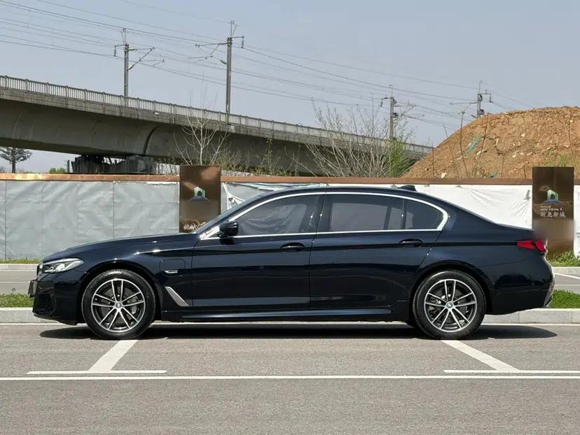 BMW 5 Series New Energy 2022 Restyled 535Le M Sport Package — миниатюра 5