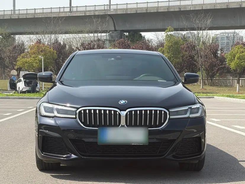 BMW 5 Series New Energy 2022 Restyled 535Le M Sport Package — миниатюра 8