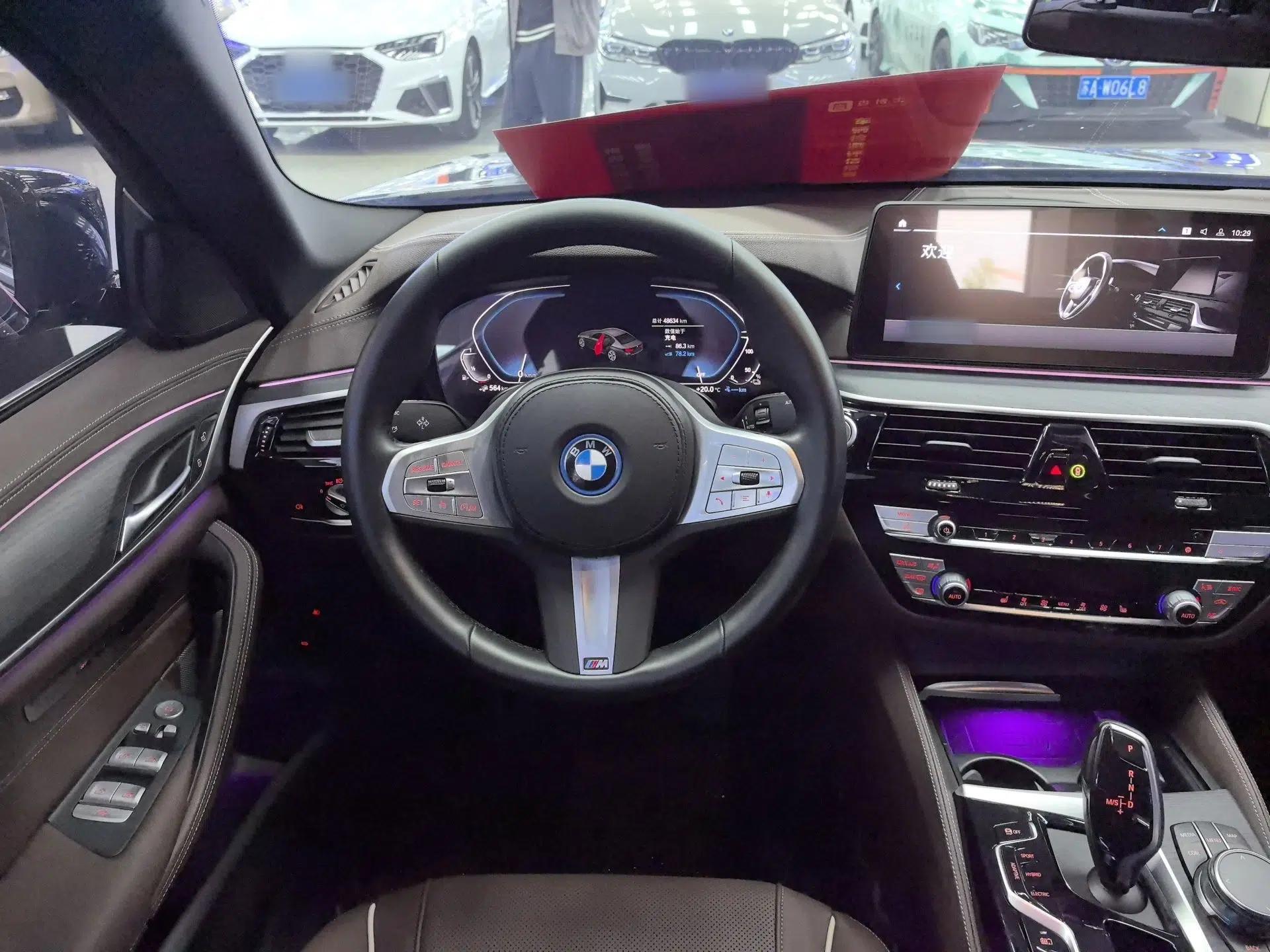 BMW 5 Series New Energy 2022 Restyled 535Le M Sport Package — миниатюра 10