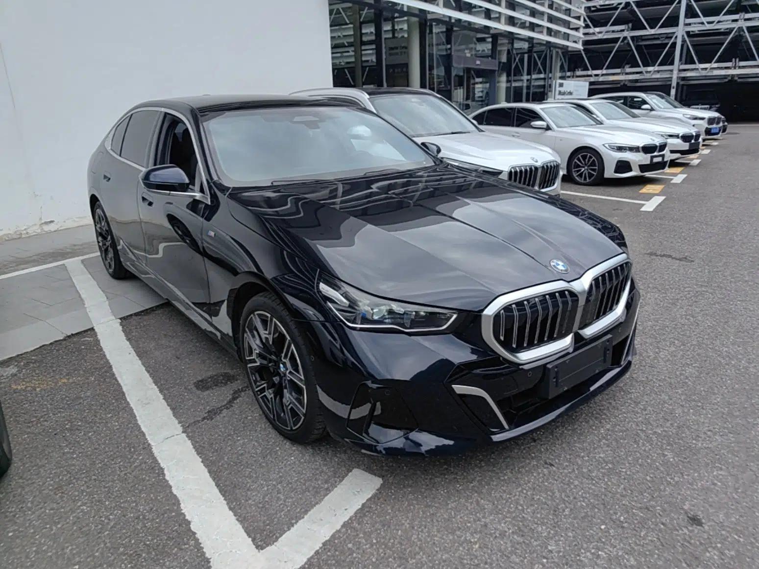 BMW 5 Series 2024 530Li Luxury Edition M Sport Package — миниатюра 3
