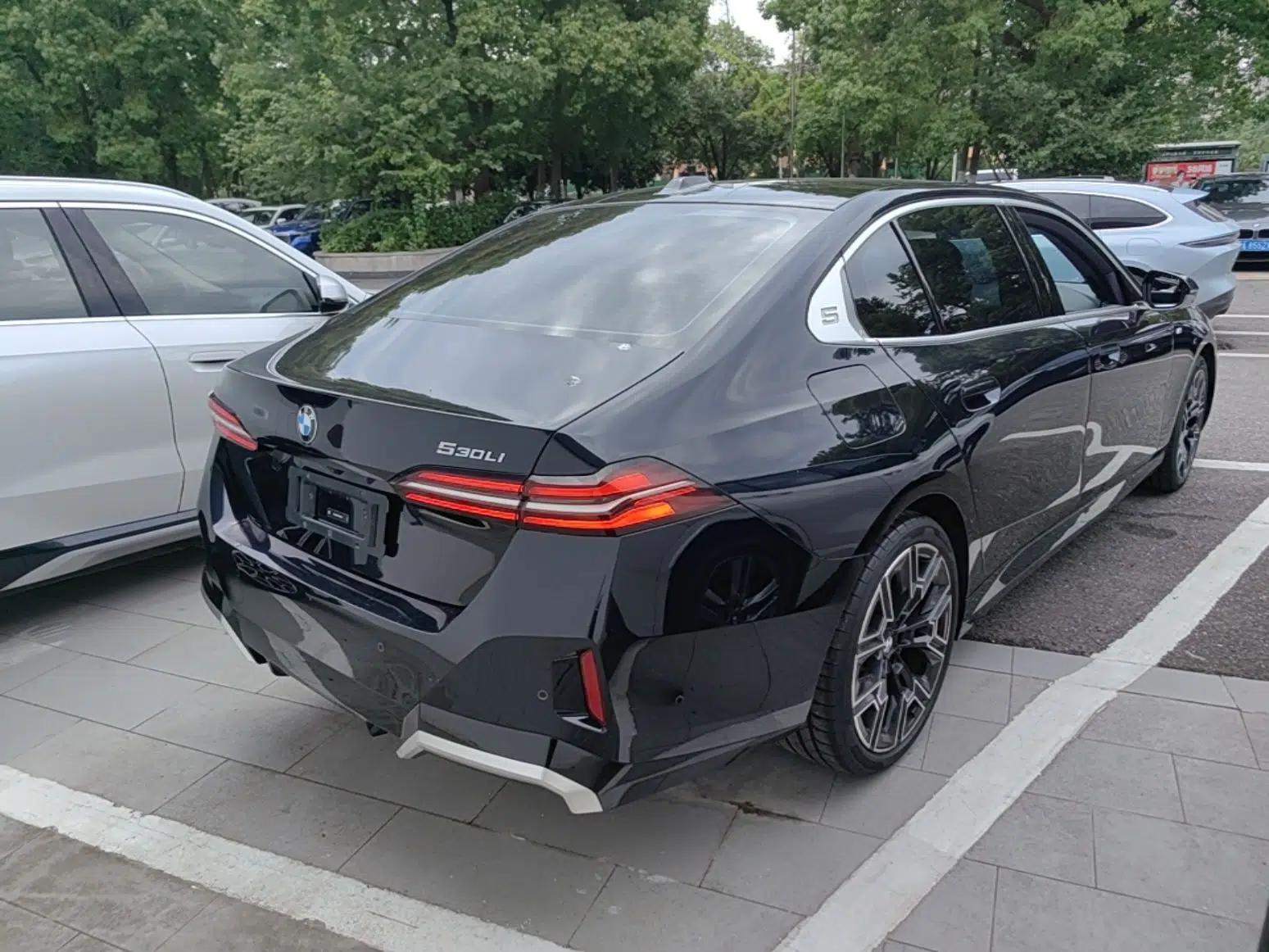 BMW 5 Series 2024 530Li Luxury Edition M Sport Package — миниатюра 6