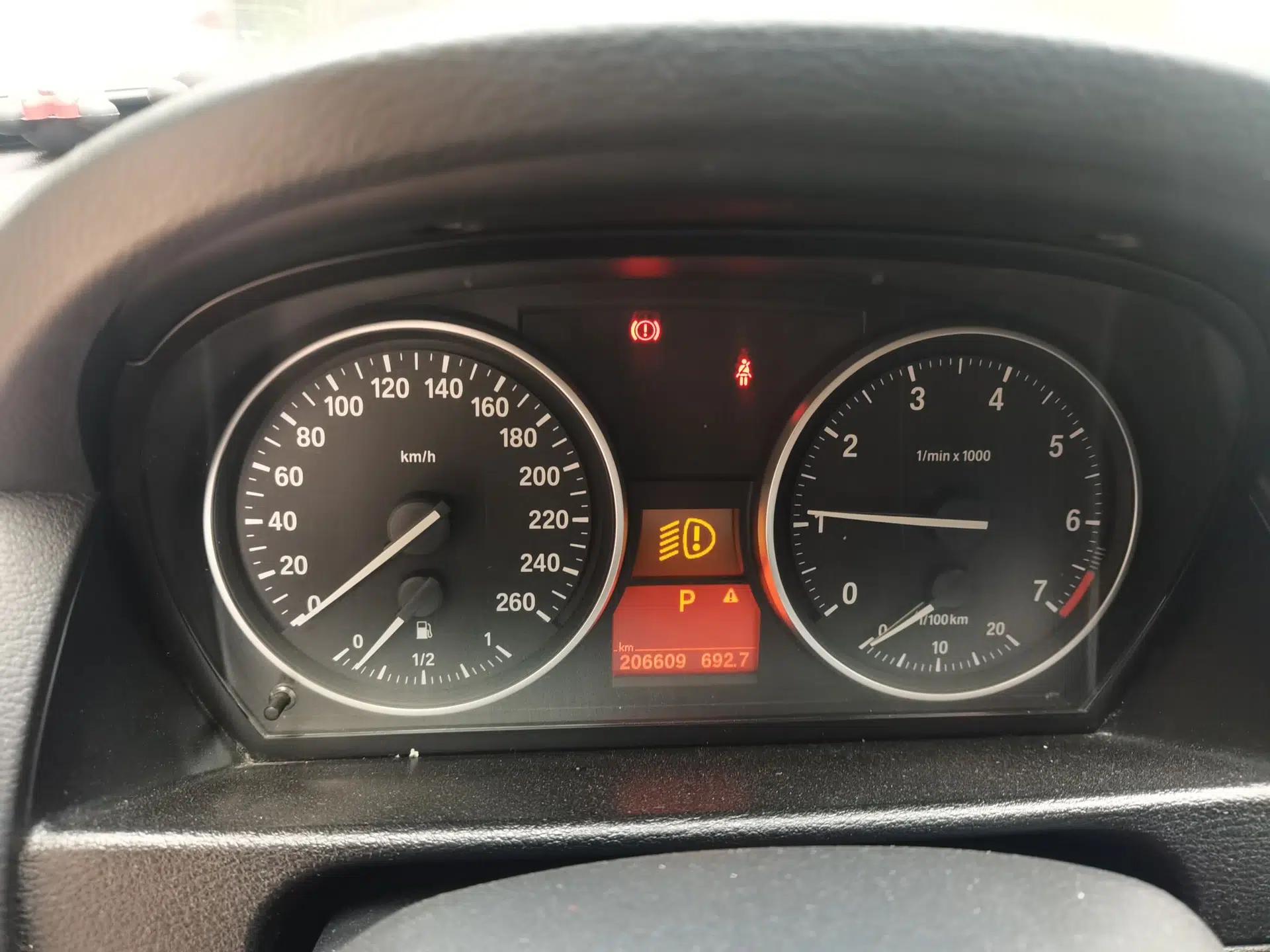 BMW X1 2012 xDrive20i Luxury Model — миниатюра 11