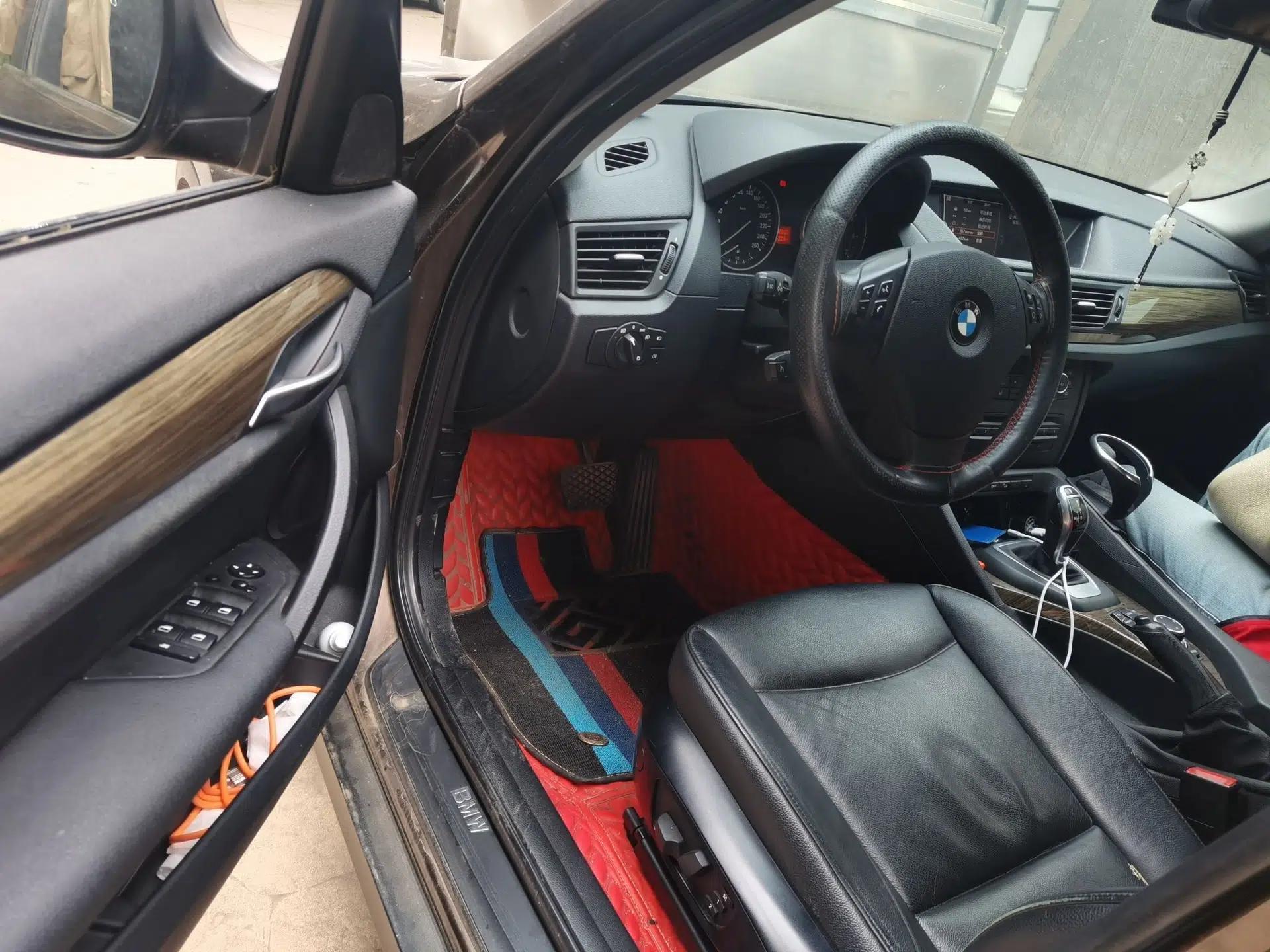 BMW X1 2012 xDrive20i Luxury Model — миниатюра 16