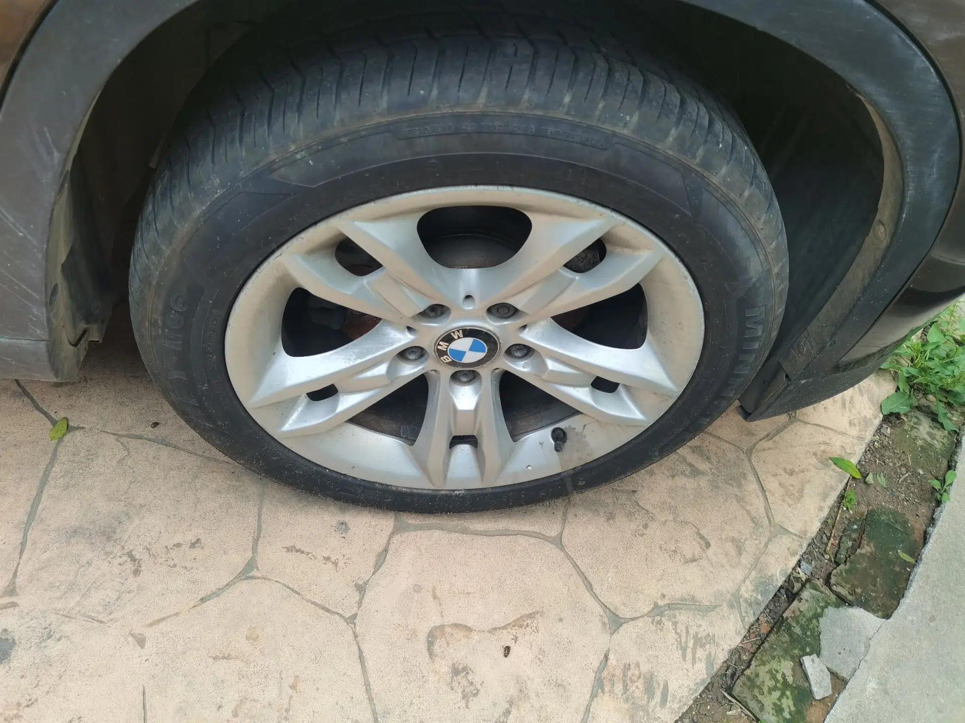 BMW X1 2012 xDrive20i Luxury Model — миниатюра 8