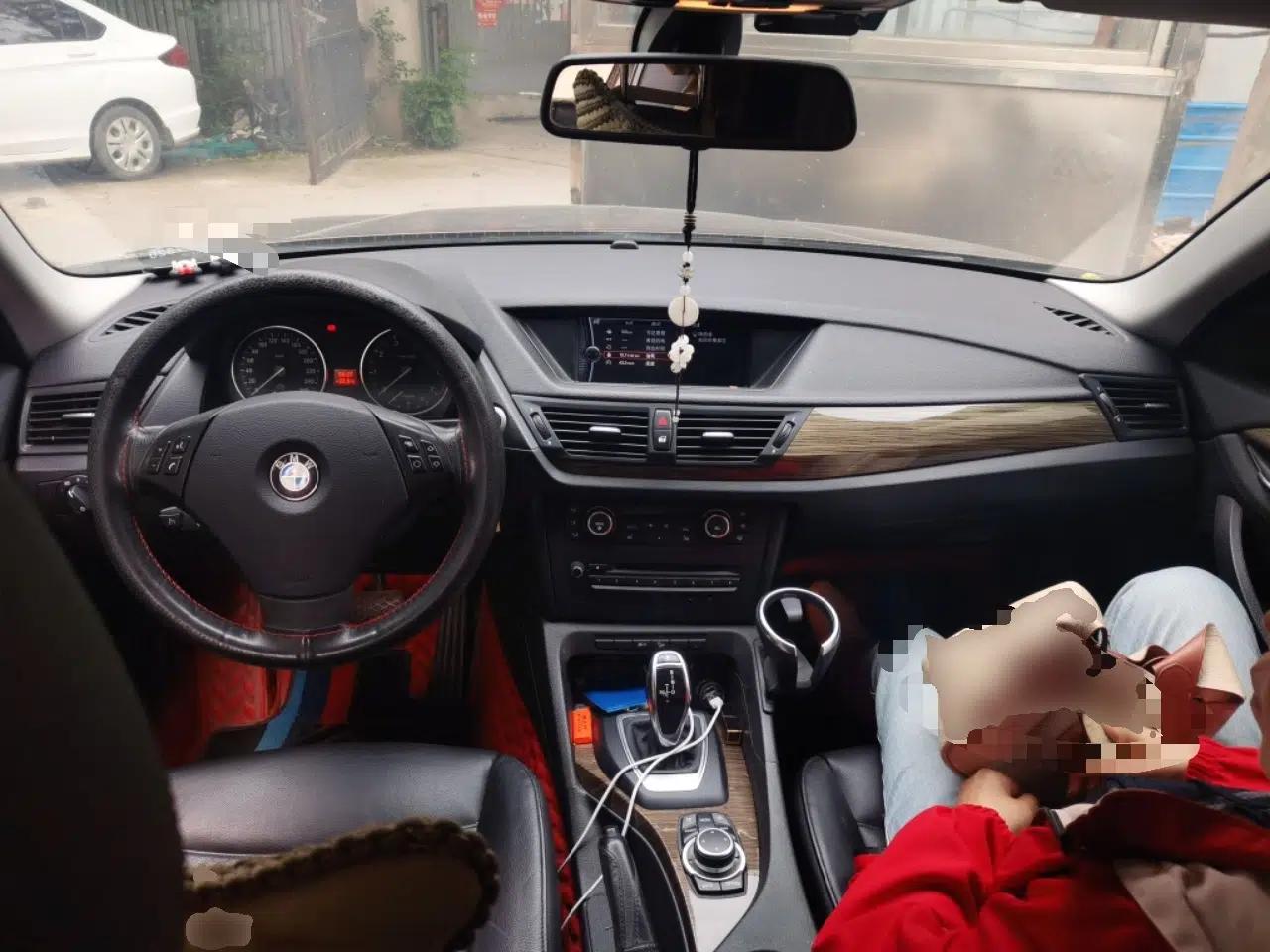 BMW X1 2012 xDrive20i Luxury Model — миниатюра 9