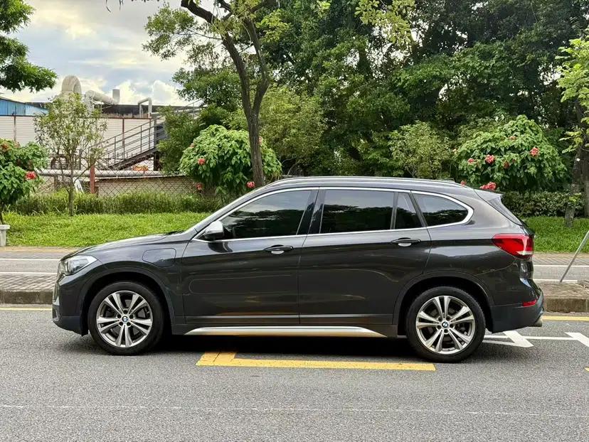 BMW X1 New Energy 2021 xDrive30Le Premium Edition — миниатюра 12